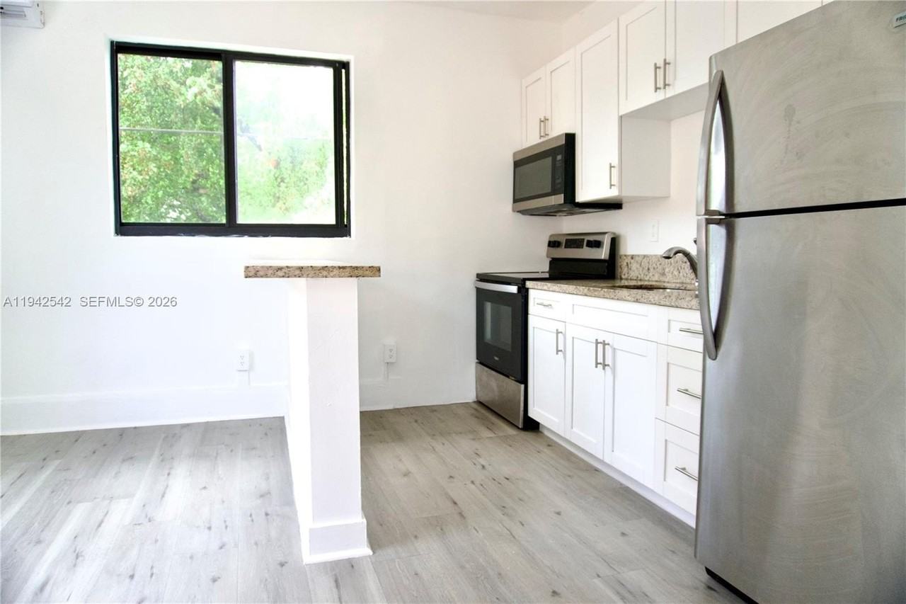 337 Sw 5th Ave #10 - Photo 7 of 20