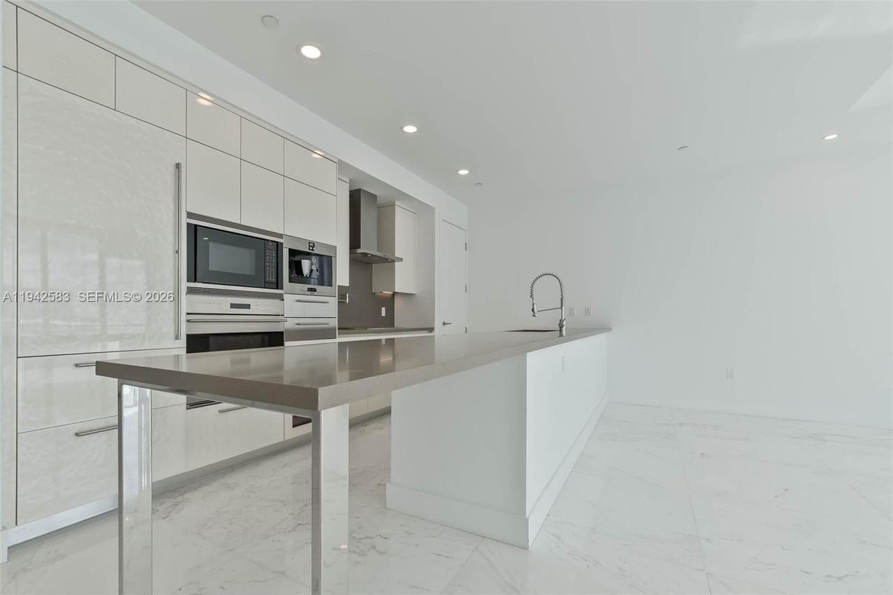 17475 Collins Ave #2003 - Photo 7 of 28