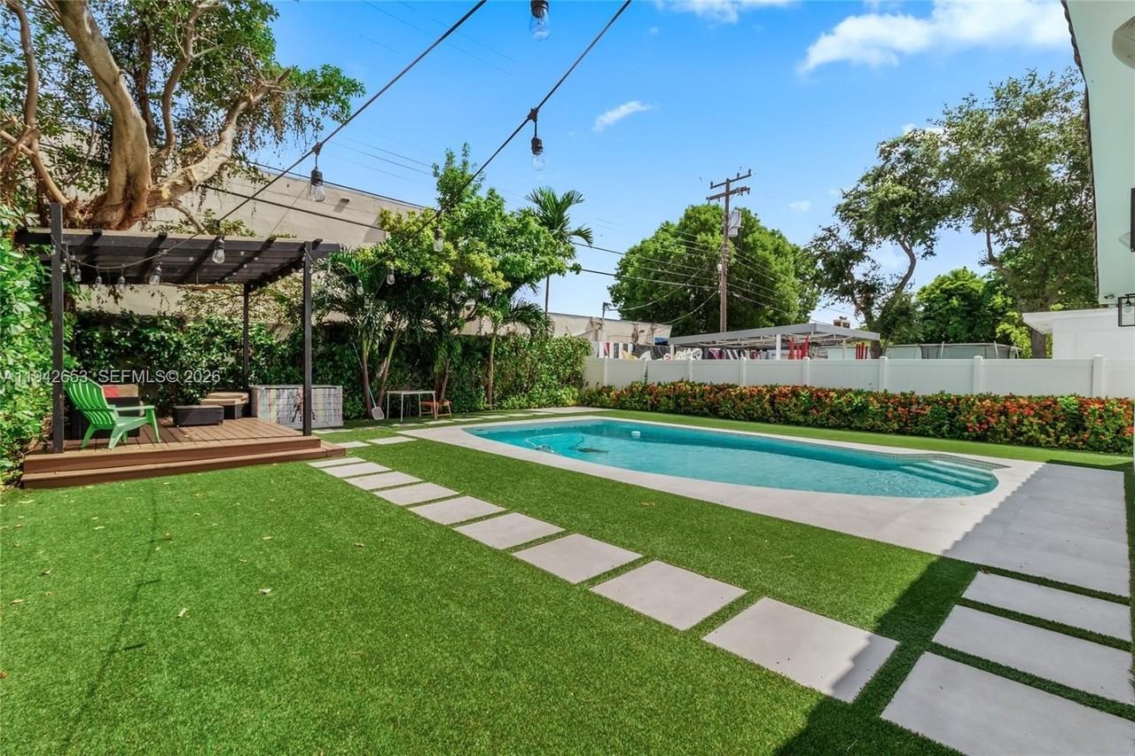 3855 Sw 1st St - Photo 3 of 44