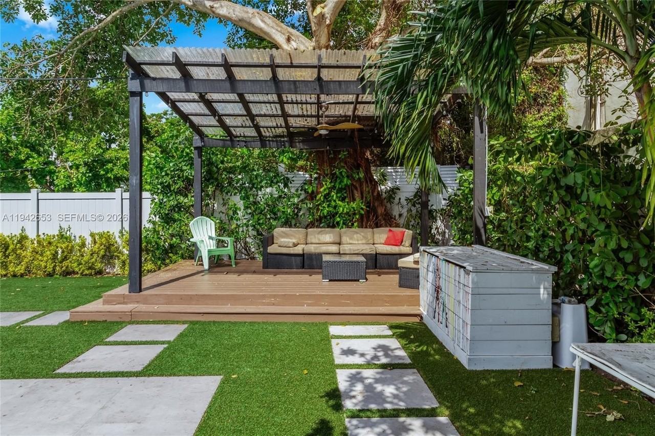 3855 Sw 1st St - Photo 5 of 44