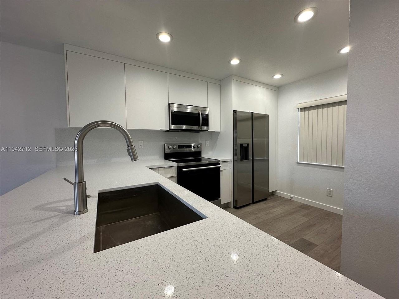 322 Ne 3rd St #C - Photo 5 of 39