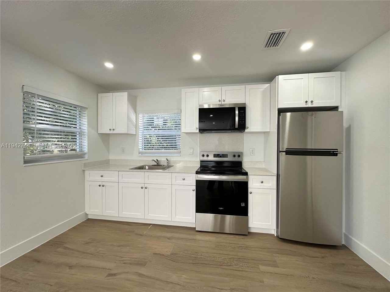 3331 Sw 15th Ave - Photo 3 of 24