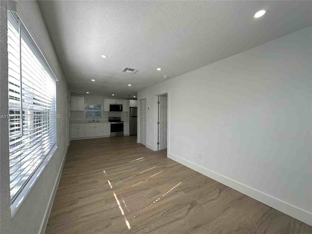 3331 Sw 15th Ave - Photo 7 of 24