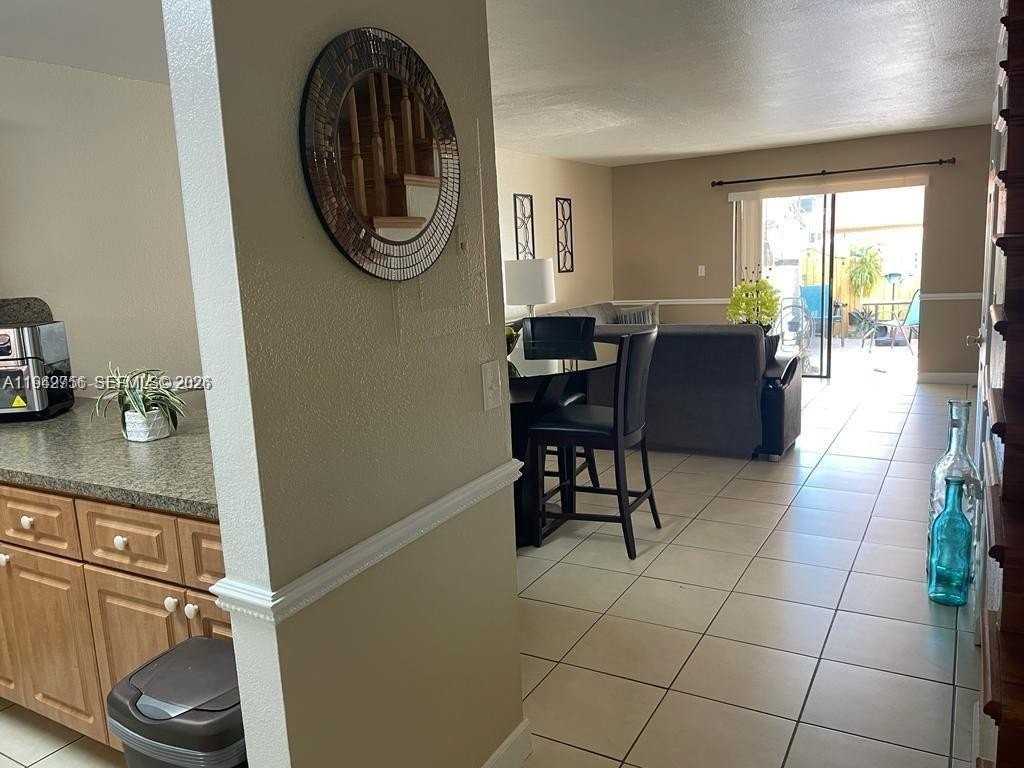 1318 W 42nd St #1318 - Photo 3 of 18