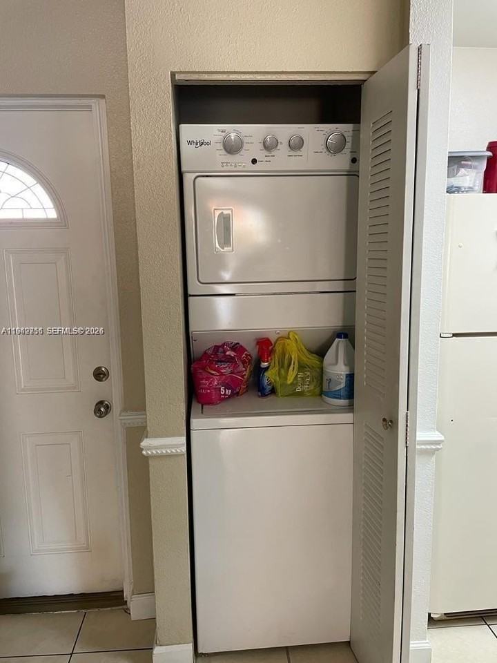 1318 W 42nd St #1318 - Photo 4 of 18