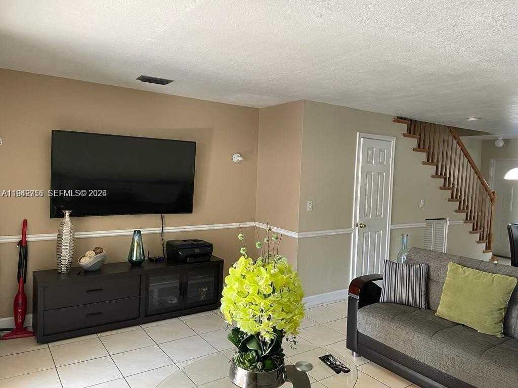 1318 W 42nd St #1318 - Photo 5 of 18