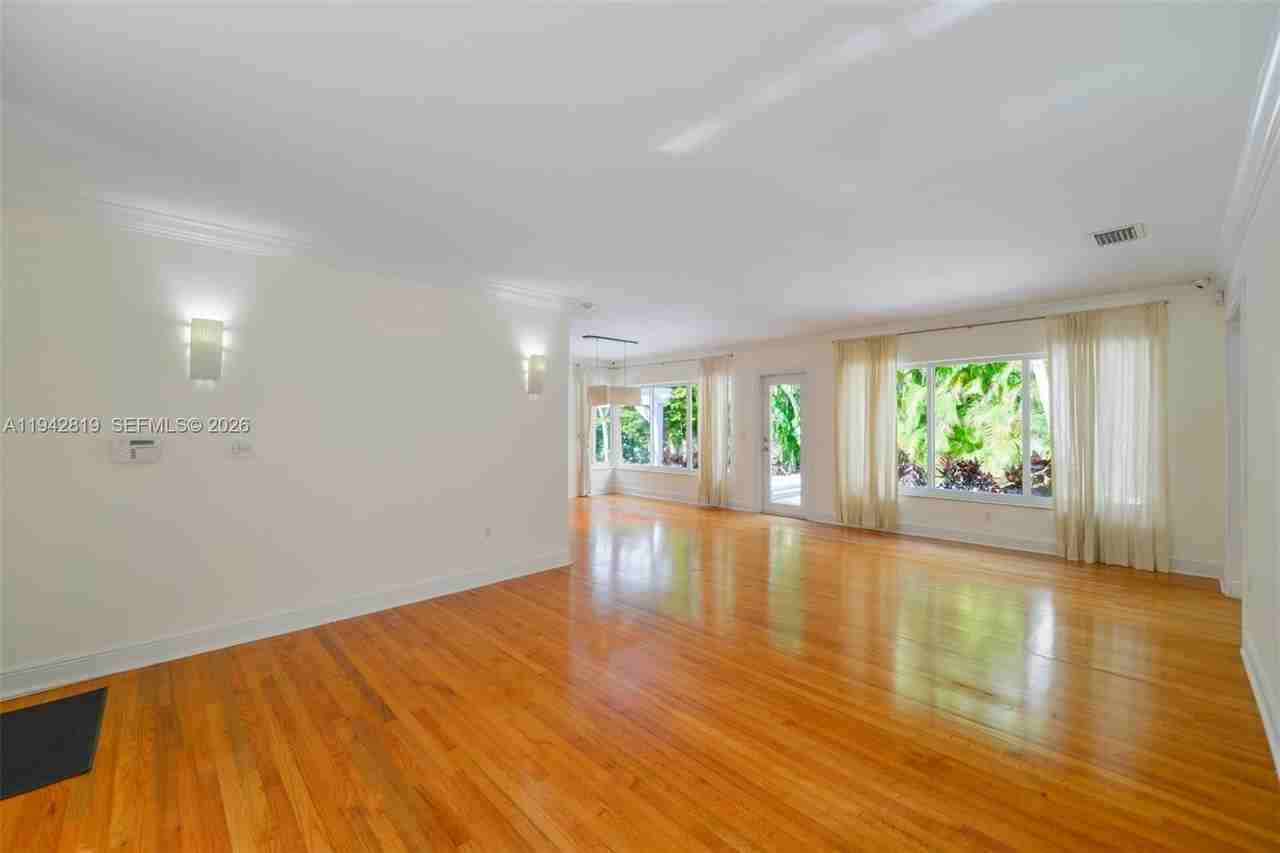 911 Mariana Ave - Photo 2 of 50