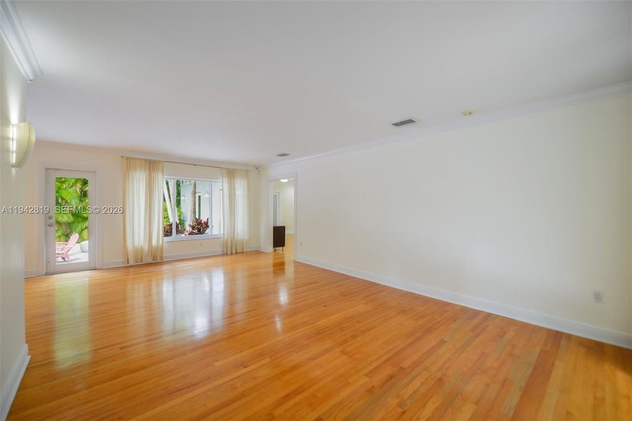 911 Mariana Ave - Photo 3 of 50