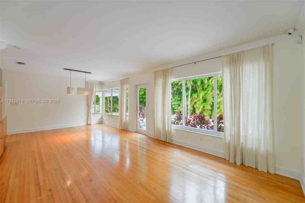 911 Mariana Ave - Photo 4 of 50