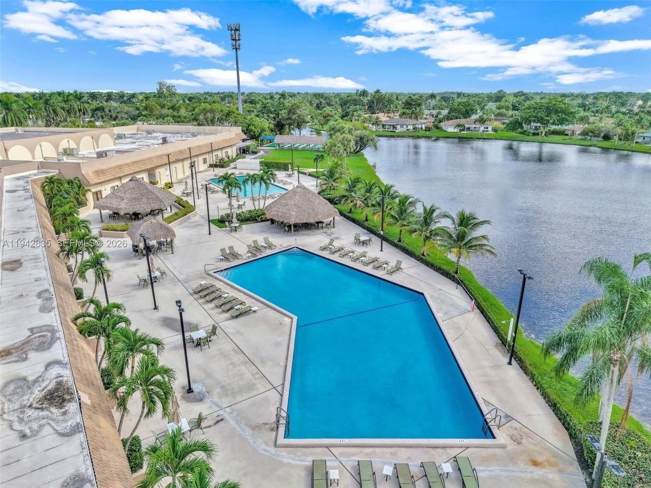 453 Lakeview Dr #1 - Photo 5 of 22