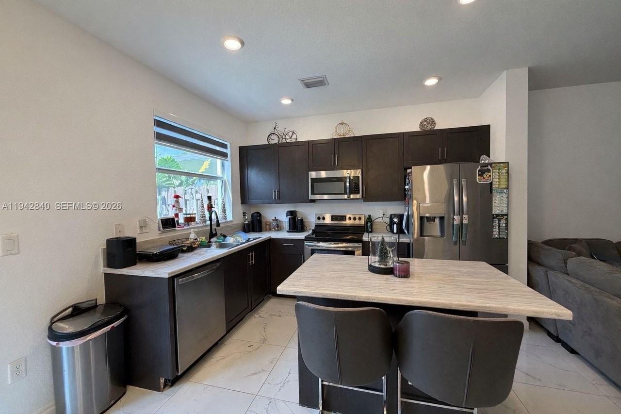 1656 Se 27th Ter #1656