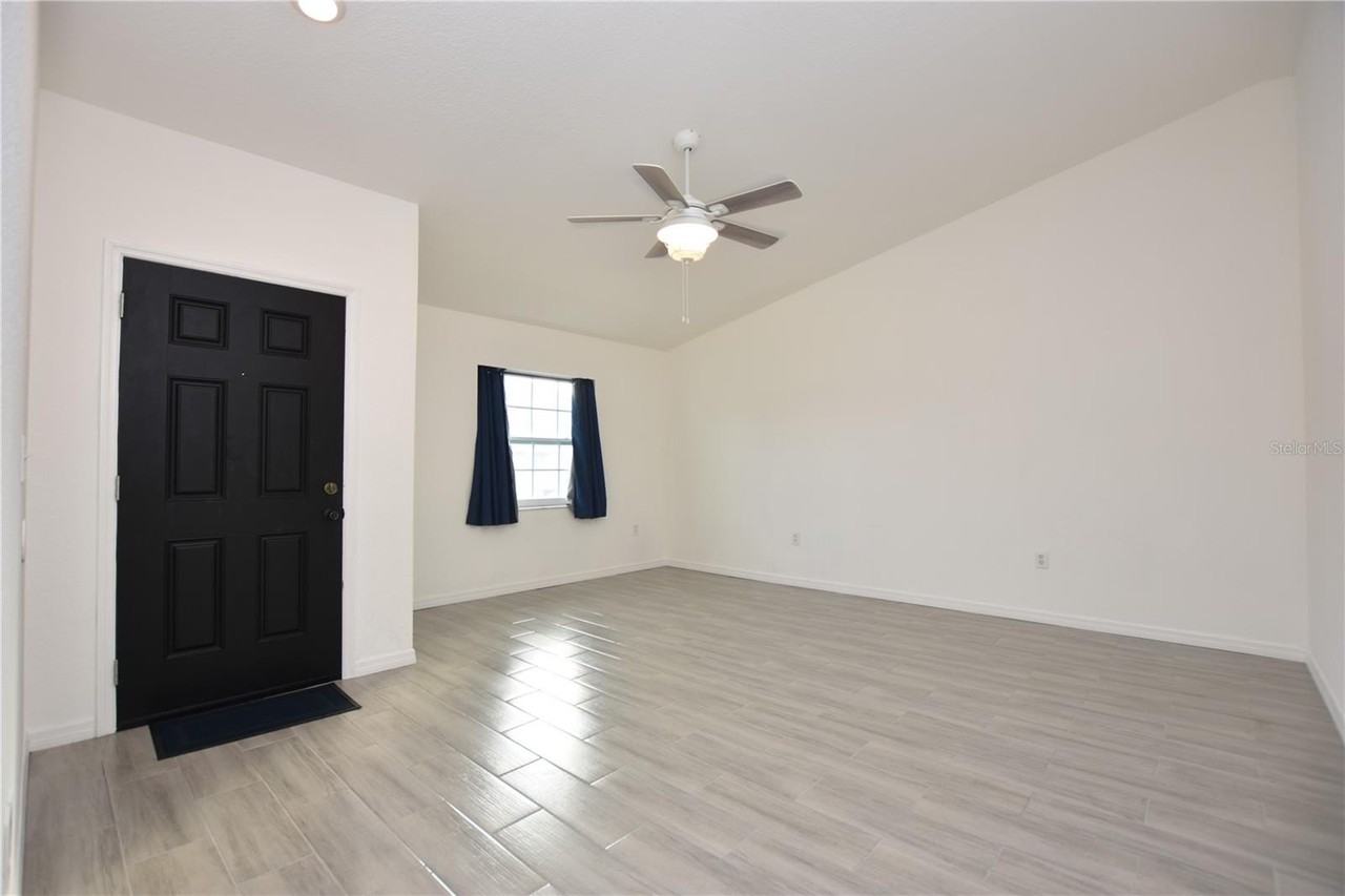 1035 Fox Lake Dr - Photo 3 of 25