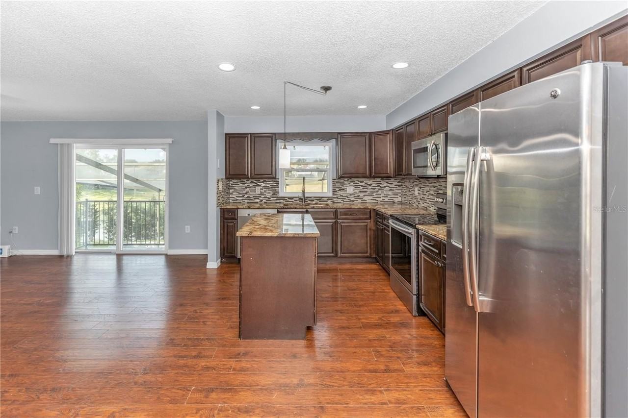 8315 Village Green Rd - Photo 4 of 41