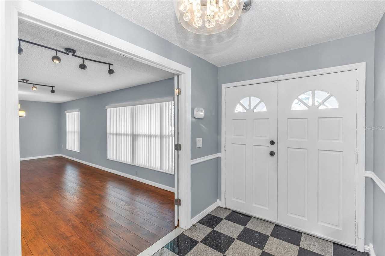 8315 Village Green Rd - Photo 5 of 41