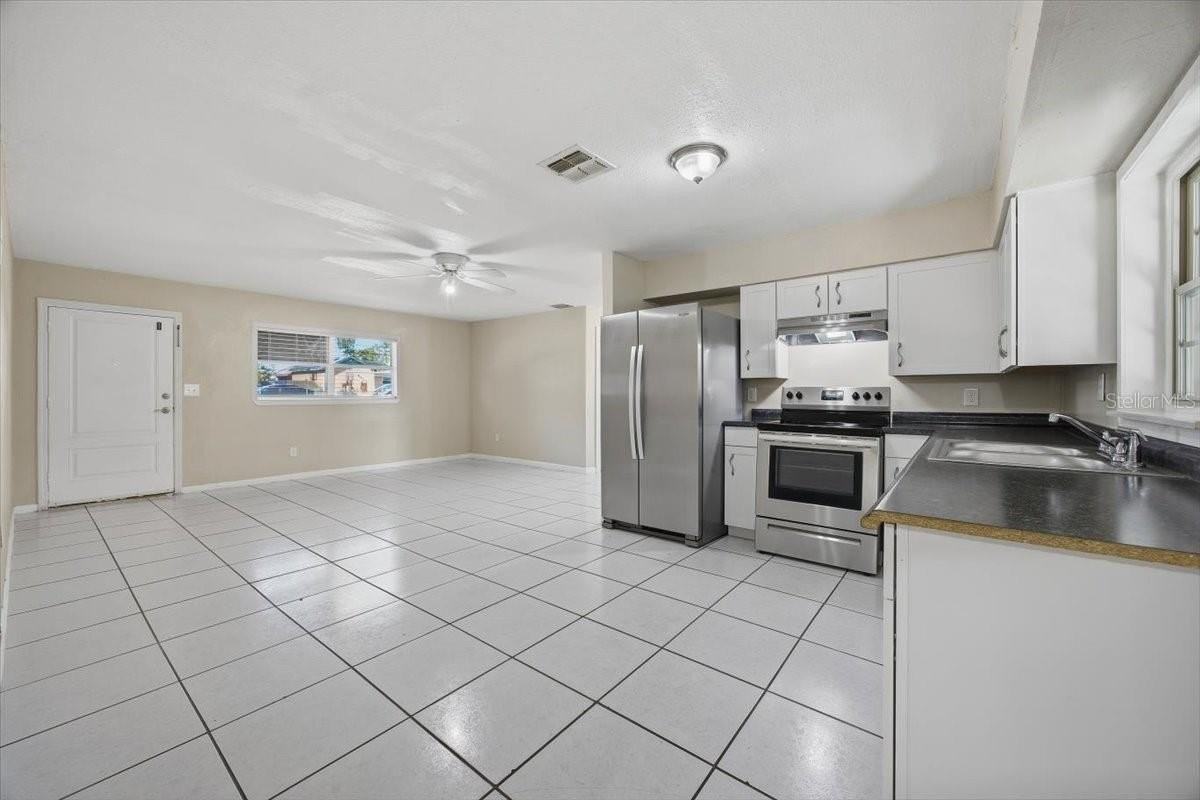 113 N Lancelot Ave - Photo 2 of 19