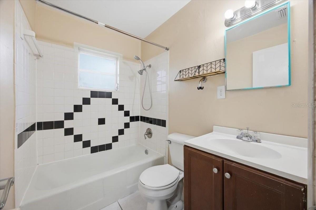 113 N Lancelot Ave - Photo 4 of 19