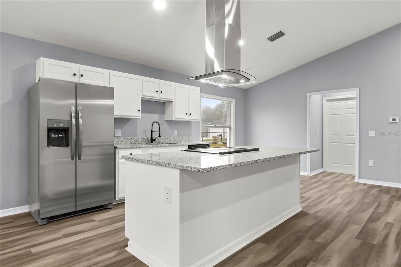 460 Martigues Dr - Photo 7 of 30