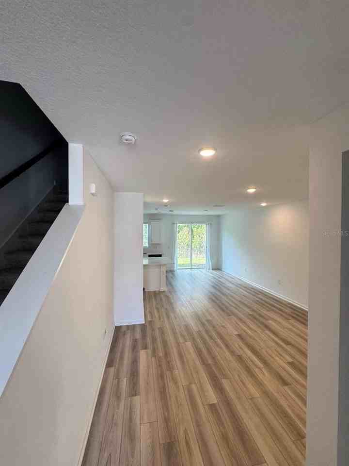 950 Spring Palms Loop - Photo 2 of 9