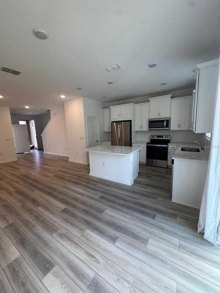 950 Spring Palms Loop - Photo 4 of 9