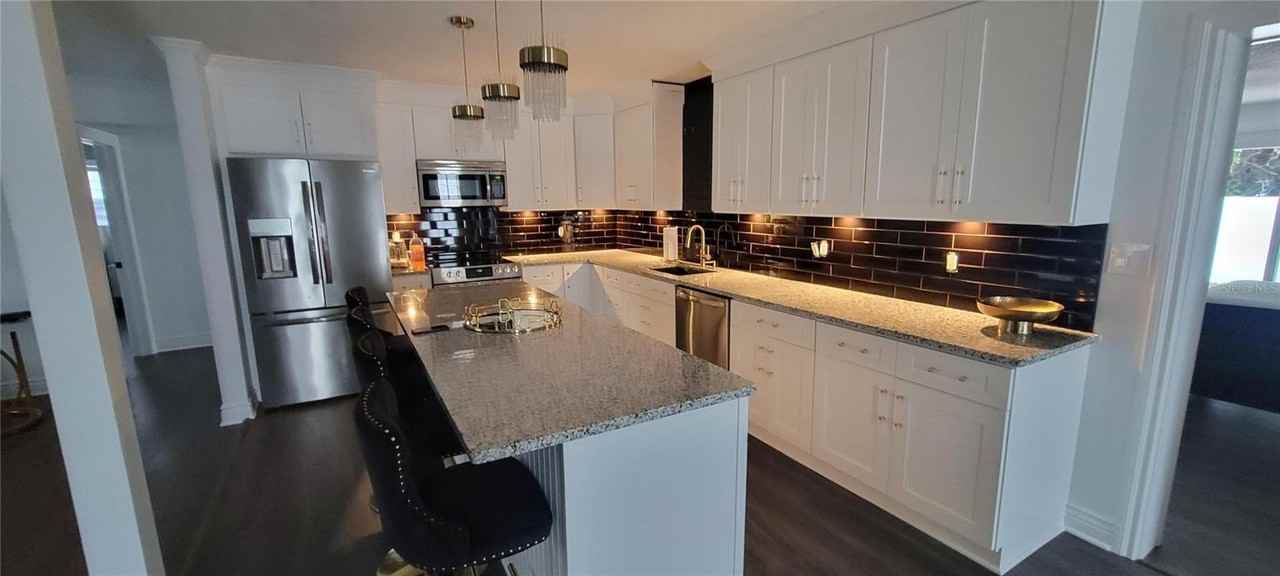 1619 Linwood Dr - Photo 3 of 25