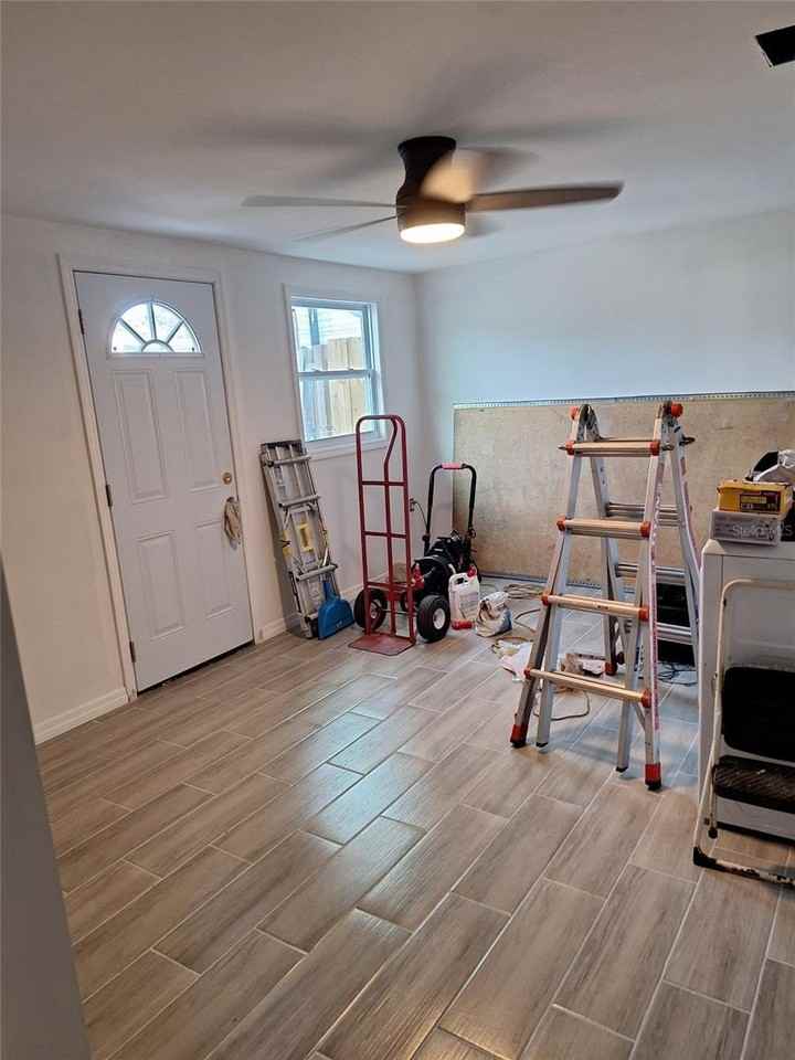 1550 Roundtree Rd - Photo 3 of 6