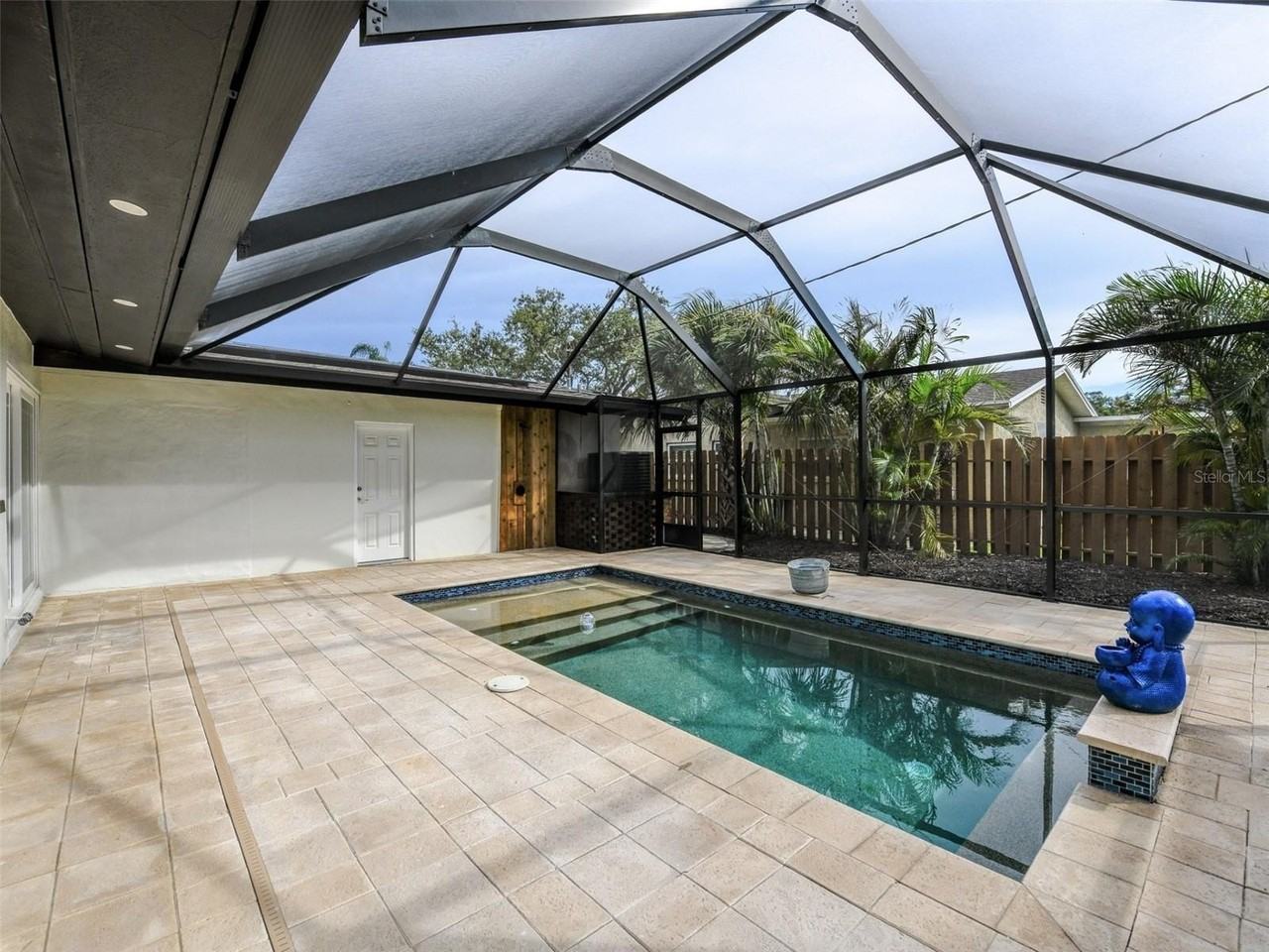 6400 Mockingbird Way S - Photo 2 of 4