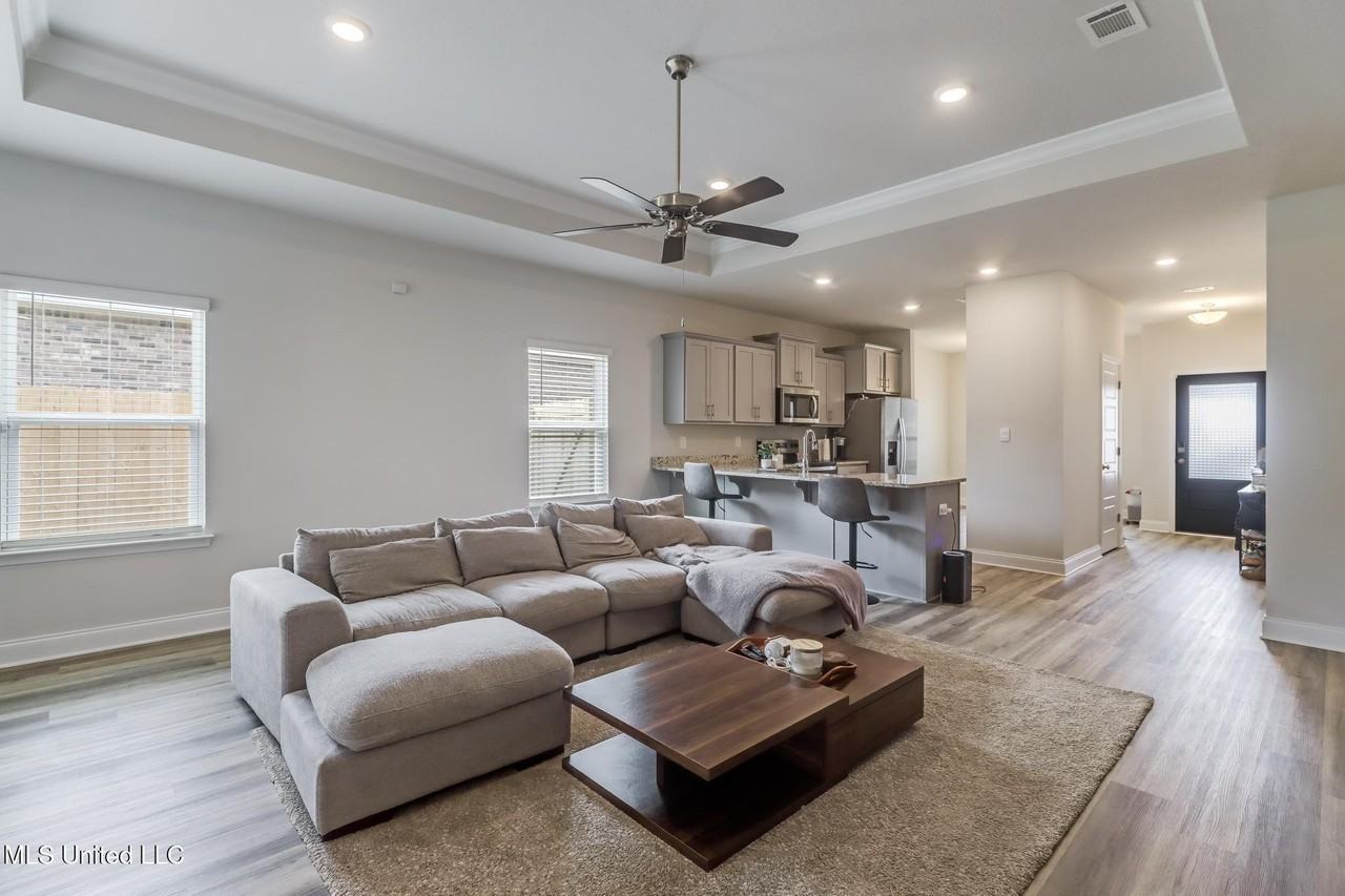 17762 Kelso Dr - Photo 4 of 29