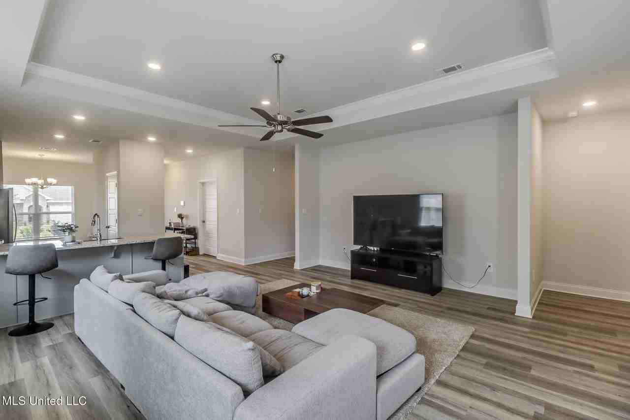 17762 Kelso Dr - Photo 5 of 29