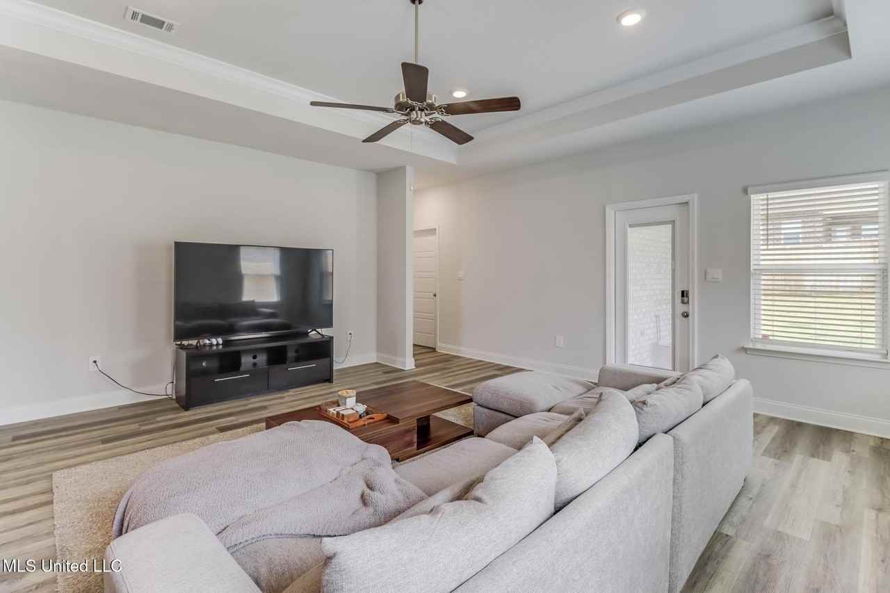 17762 Kelso Dr - Photo 6 of 29