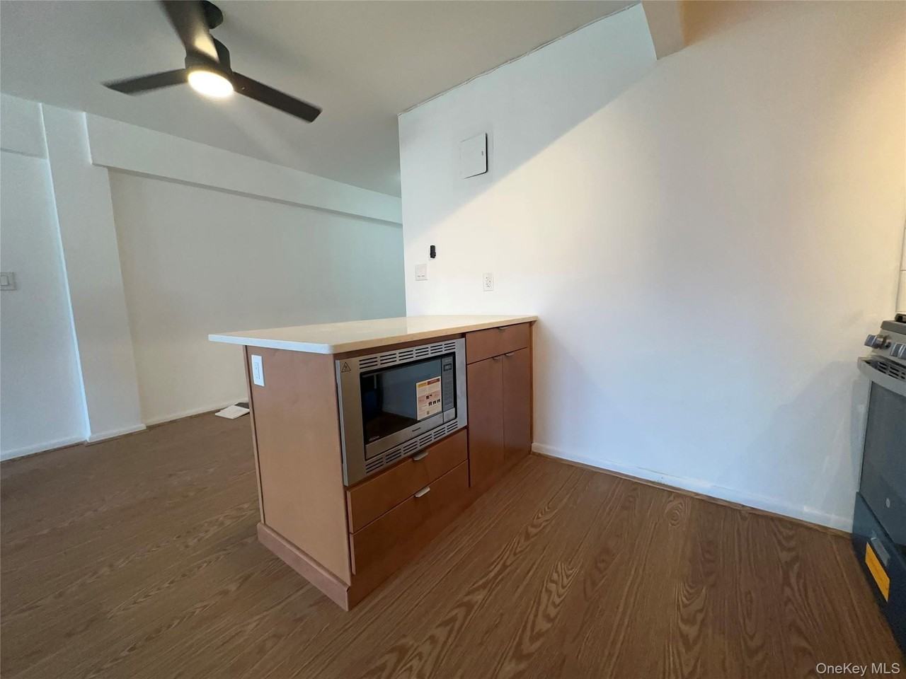 17545 88th Ave Apt 6s #6S - Photo 3 of 16