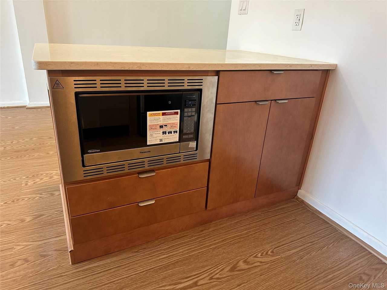 17545 88th Ave Apt 6s #6S - Photo 4 of 16