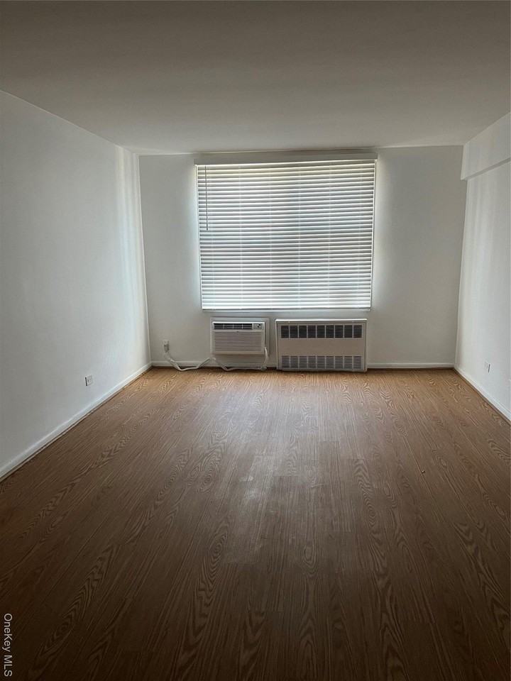 17545 88th Ave Apt 6s #6S - Photo 5 of 16