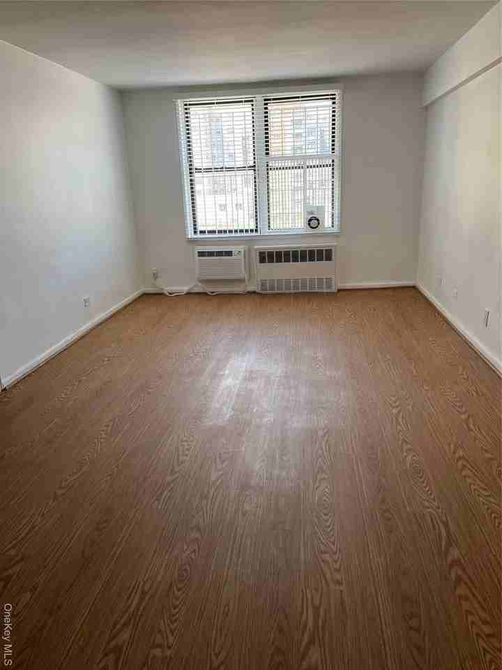 17545 88th Ave Apt 6s #6S - Photo 7 of 16