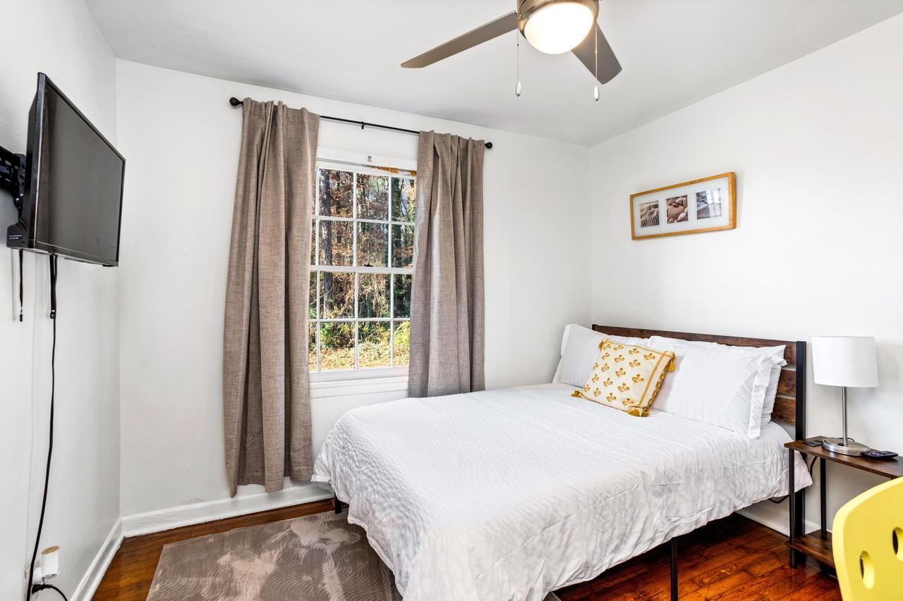 Redford Dr Se - Photo 2 of 11