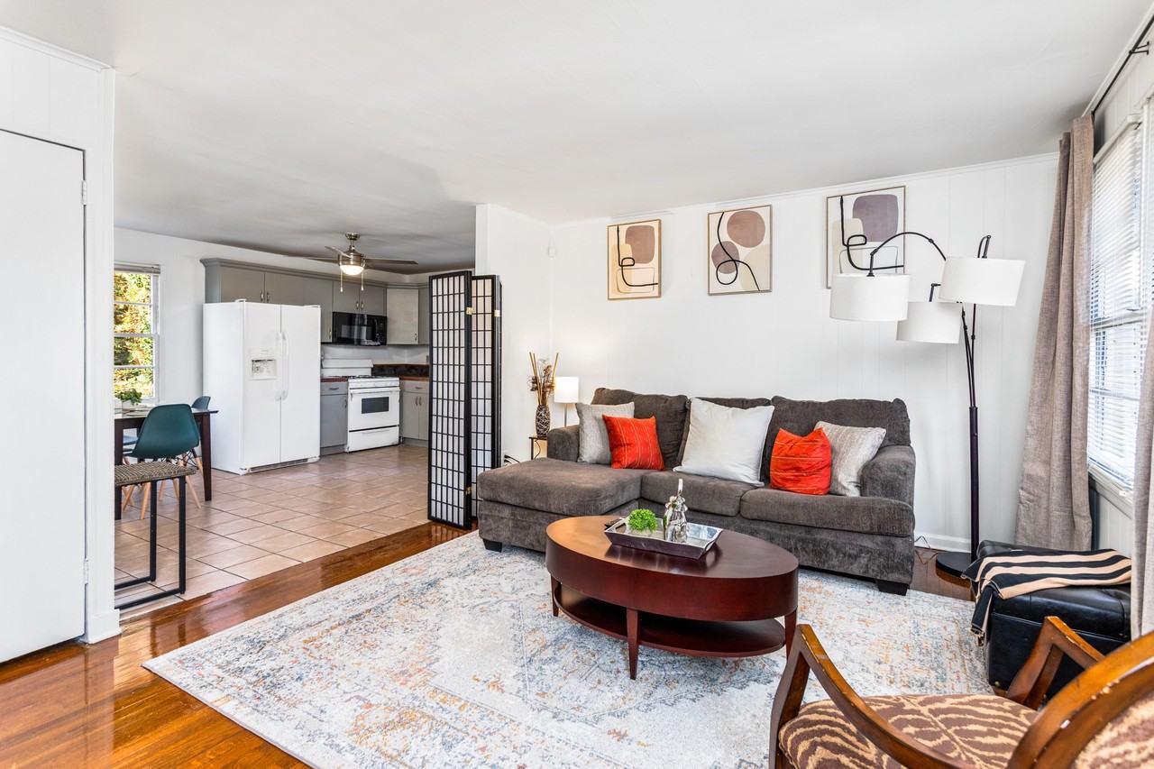 Redford Dr Se - Photo 4 of 11