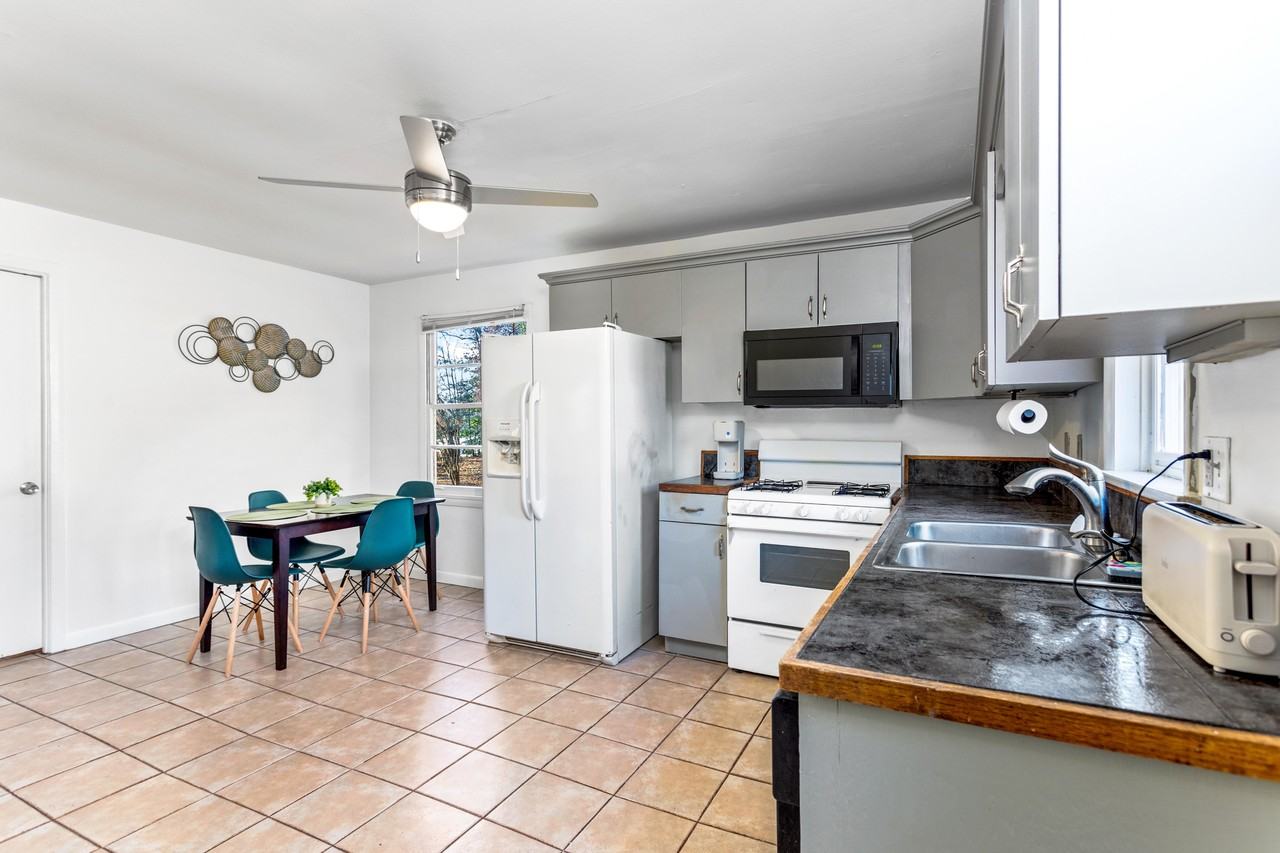 Redford Dr Se - Photo 5 of 11