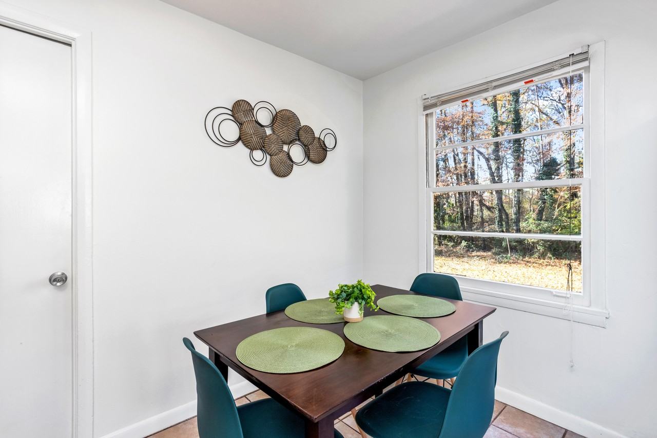 Redford Dr Se - Photo 7 of 11