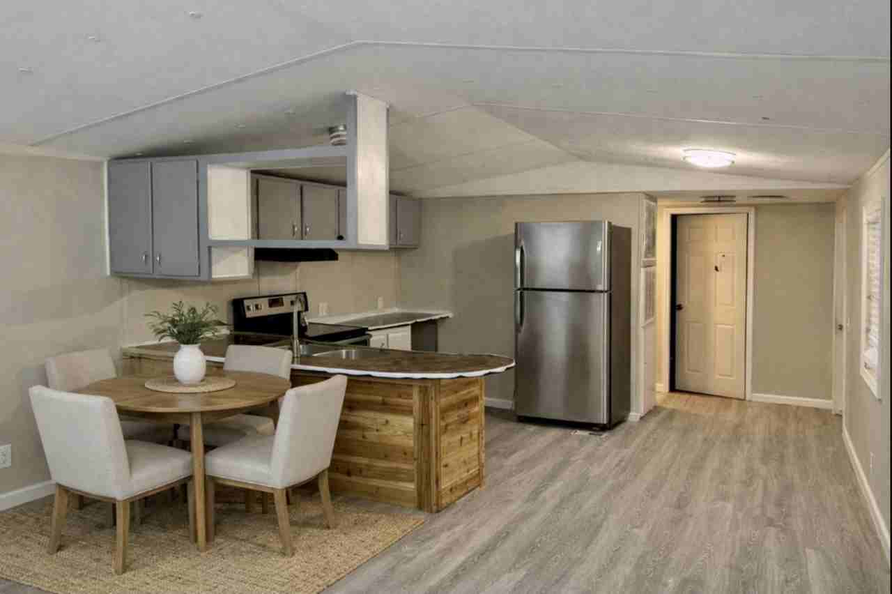 Banner Way - Photo 2 of 7