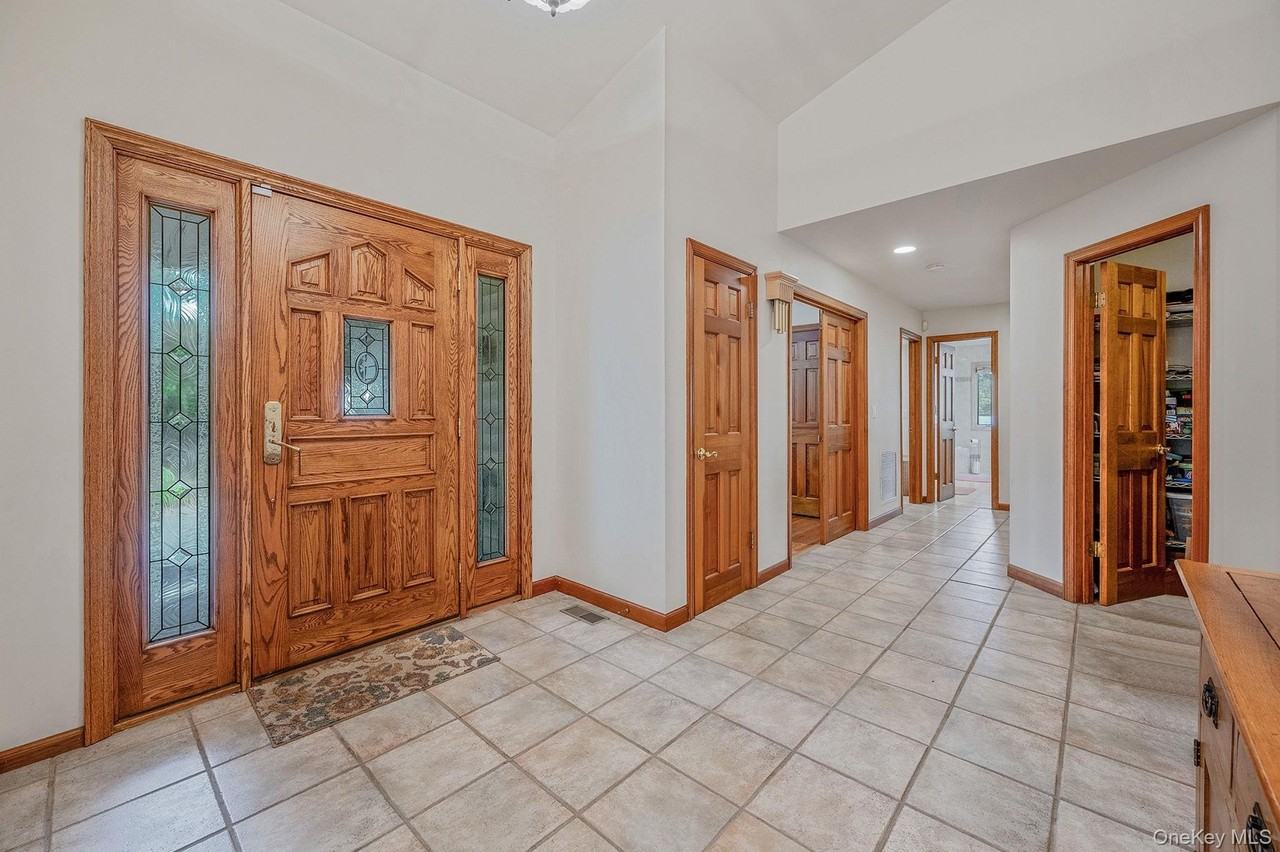 6 Bay Dr - Photo 2 of 32