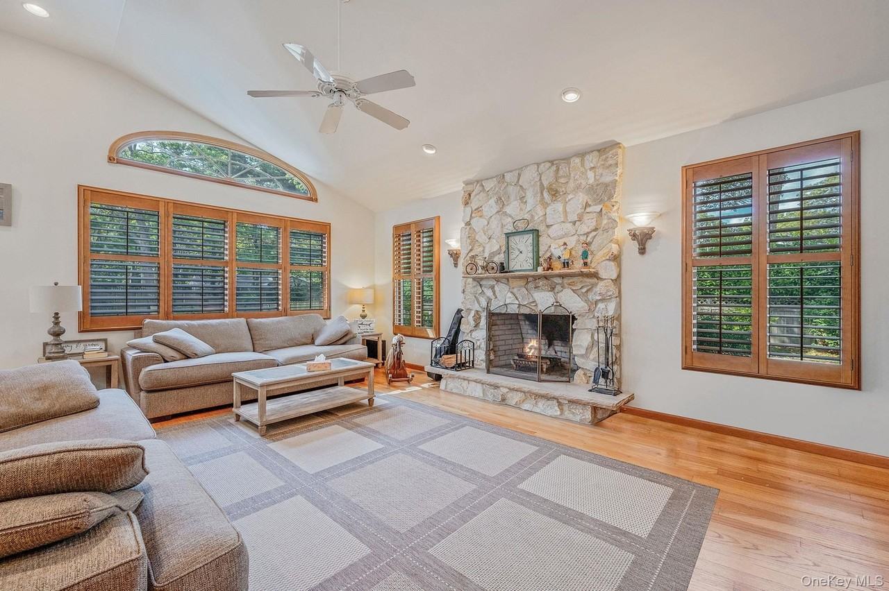 6 Bay Dr - Photo 4 of 32