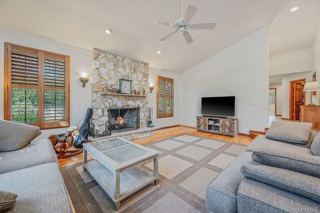 6 Bay Dr - Photo 5 of 32