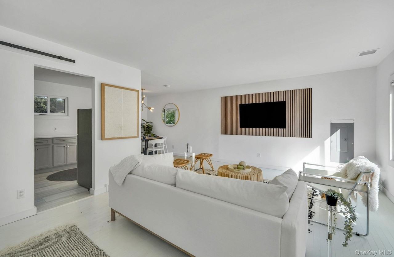 138 W Tiana Rd - Photo 2 of 24