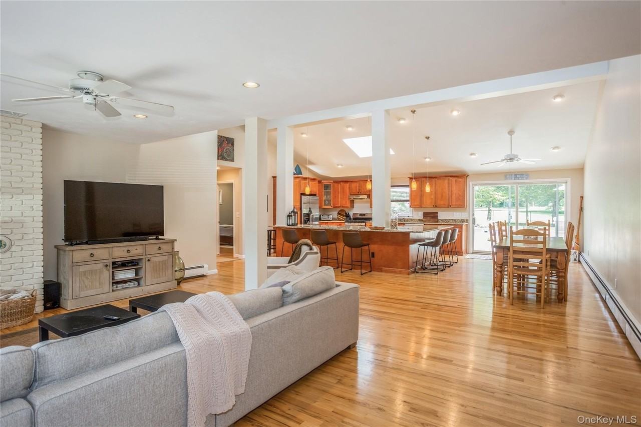 215 Northfield Ln - Photo 7 of 19