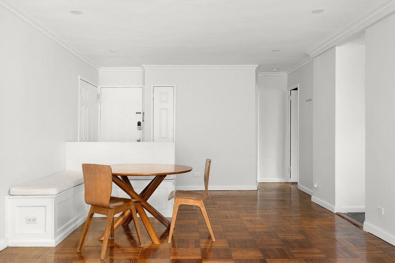 233 E 70th St Apt 3s #3S - Photo 2 of 6