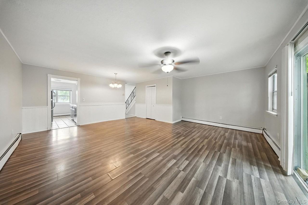 105 Sheffield Dr - Photo 2 of 27