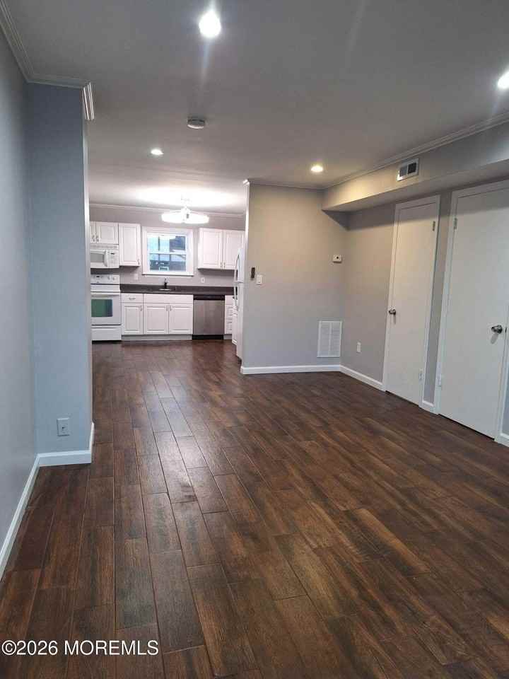 135 Briar Mills Dr - Photo 4 of 7