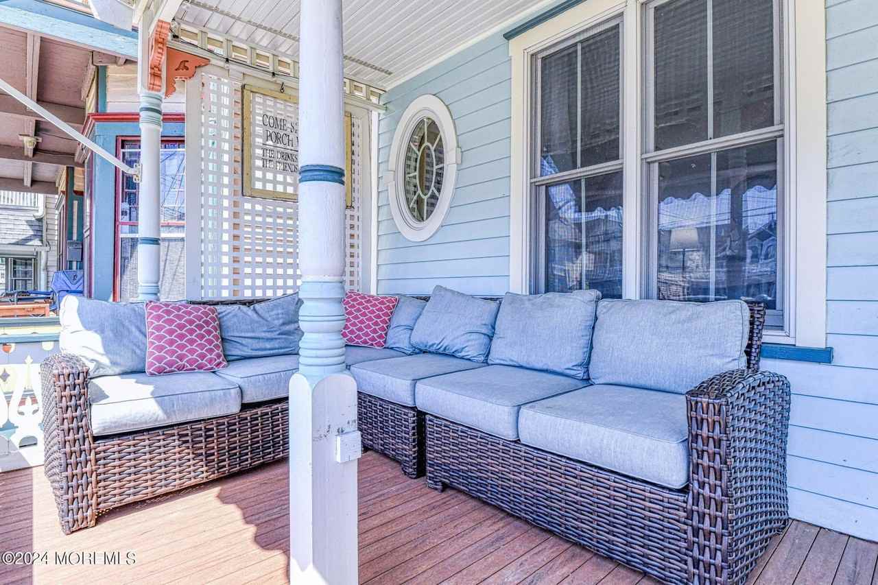 5 1/2 Embury Ave - Photo 4 of 25