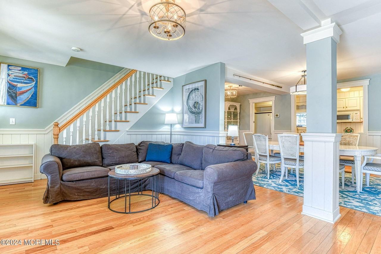 5 1/2 Embury Ave - Photo 5 of 25