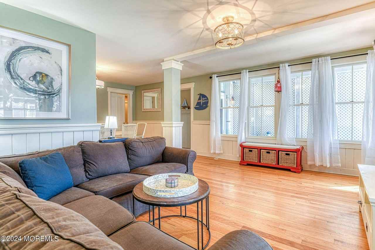 5 1/2 Embury Ave - Photo 7 of 25