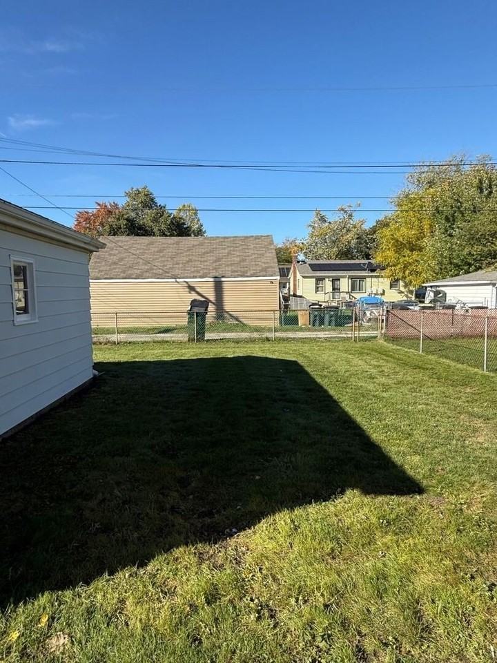 17842 Park Ave - Photo 3 of 11